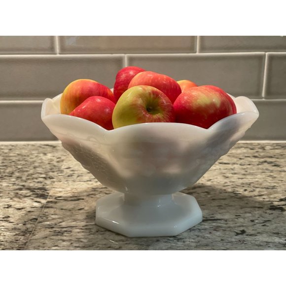 Anchor Hocking Grape Leaf Pedastal Fruit Bowl - Picture 1 of 4